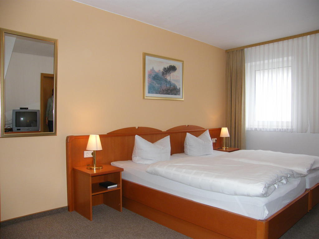Gasthaus Hotel Pfeifferling Wolfhagen Room photo